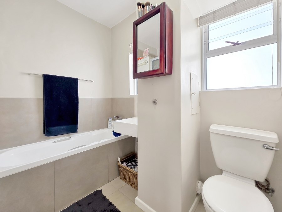 2 Bedroom Property for Sale in Green Point Western Cape